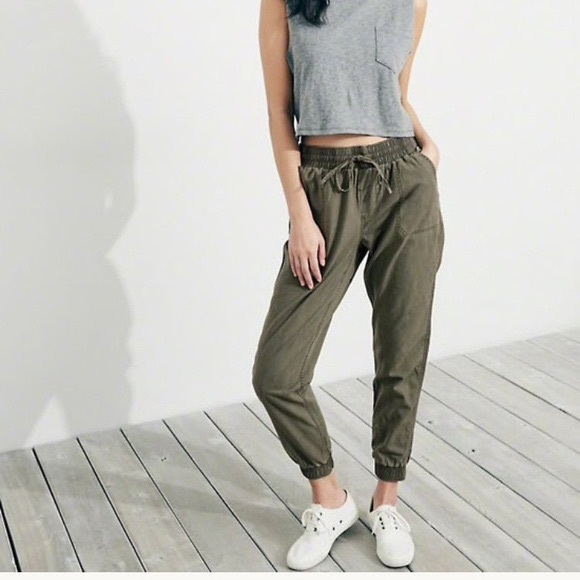 Hollister Pants - Olive joggers